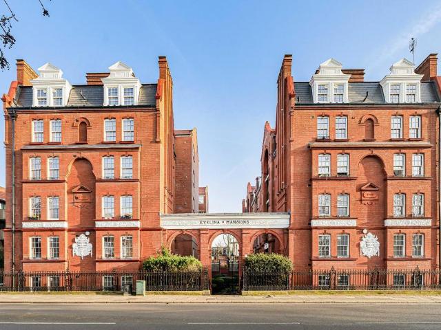 Flat for sale in Camberwell, Greater London