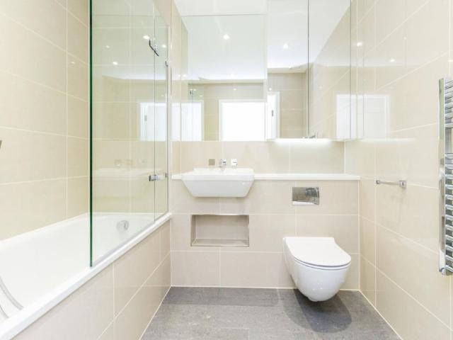 Flat for sale in London Borough of Croydon, South Norwood
