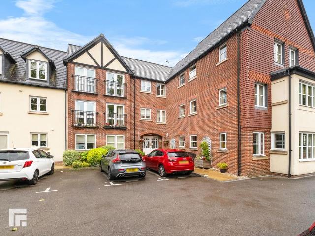 Flat for sale in Danescourt, Cardiff