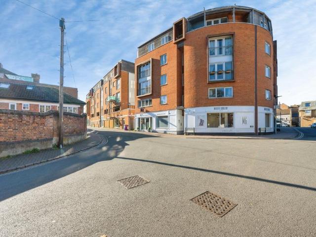 Flat for sale in Castle, Bedford