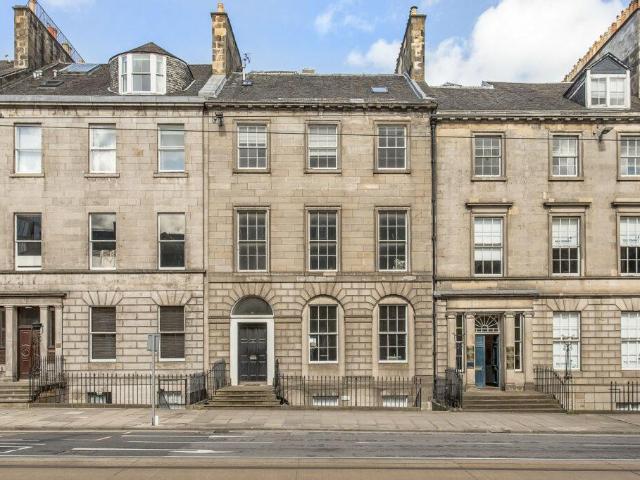 Flat for sale in Gayfield, Broughton