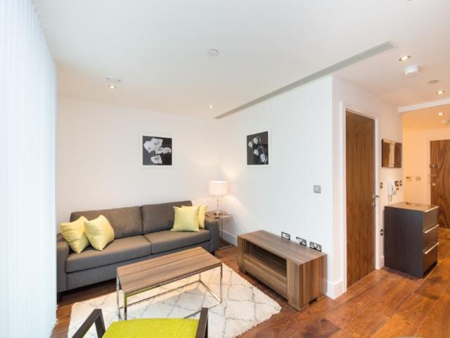 Flat for sale in Isle Of Dogs, Isle Of Man