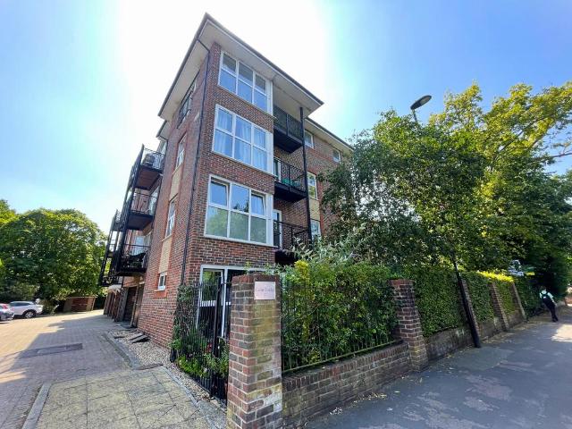 Flat for sale in Shirley Park, City Of Southampton