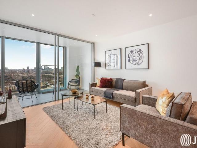 Flat for sale in Canary Wharf, Greater London