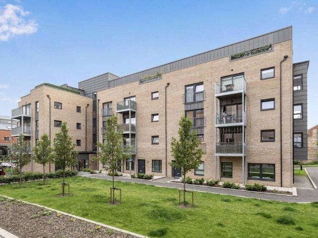 Flat for sale in Leith, Scotland