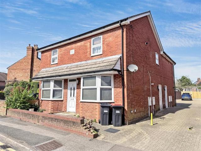 Flat for sale in Bletchley and Fenny Stratford, Bletchley