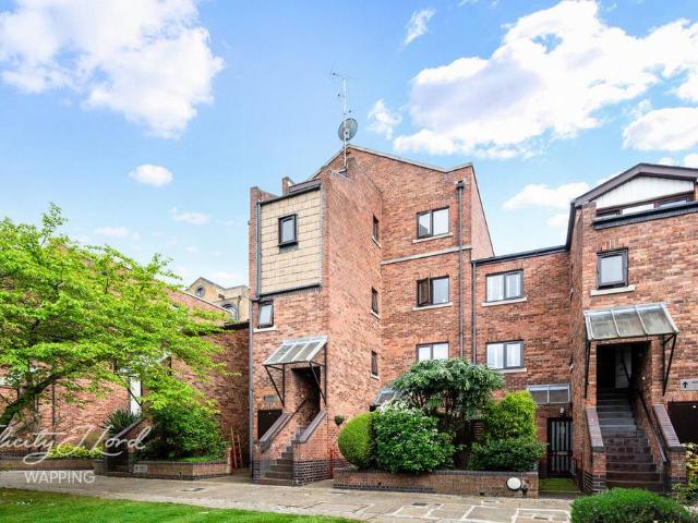 Flat for sale in Ratcliffe, Shadwell