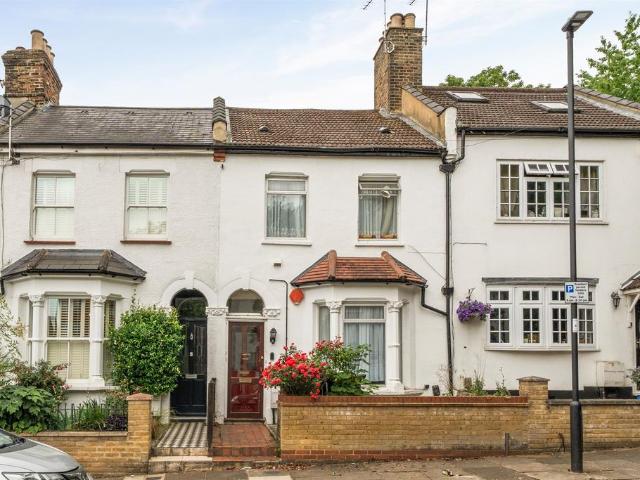 Flat for sale in Greater London