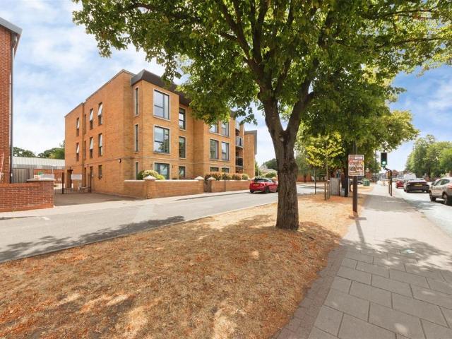 Flat for sale in Shirley, West Midlands