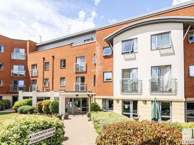 Flat for sale in Ickenham, Greater London