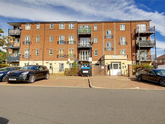 Flat for sale in Lower Edmonton, Greater London