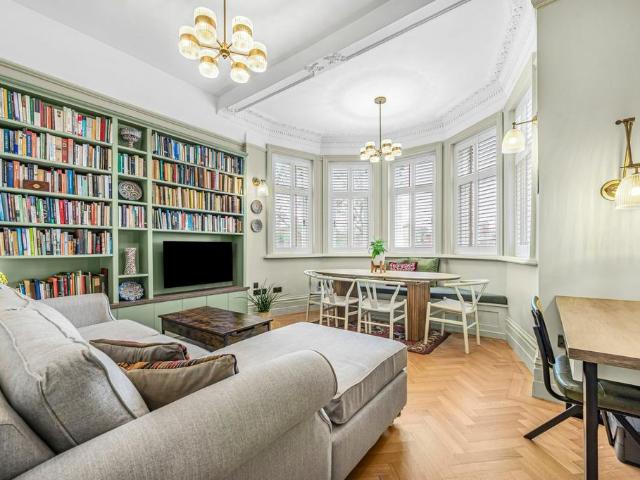 Flat for sale in South Hampstead, Greater London
