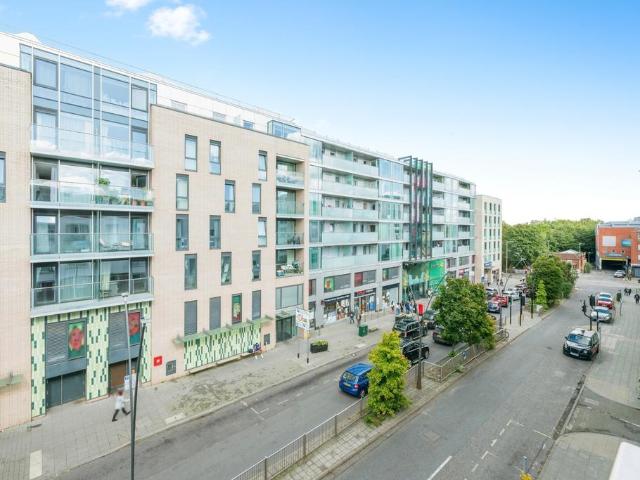 Flat for sale in Woodcote, Epsom