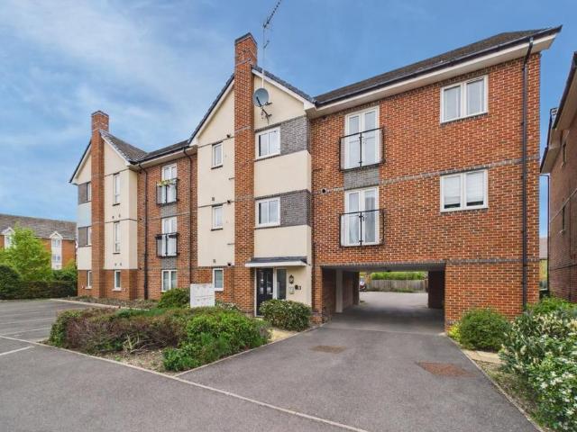 Flat for sale in Shinfield, Spencers Wood