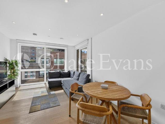 Flat for sale in Elephant and Castle, Greater London