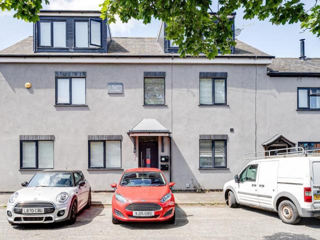 Flat for sale in Lache, Chester