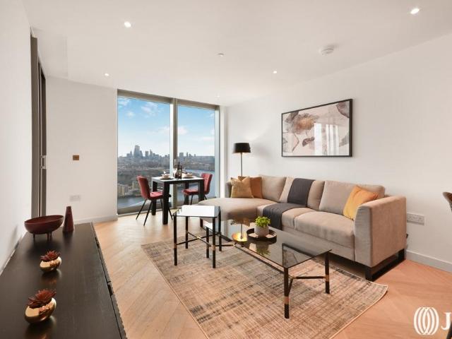Flat for sale in Canary Wharf, Greater London