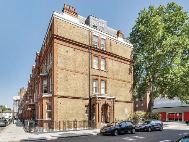 Flat for sale in Brompton, Greater London