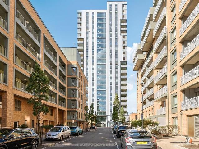 Flat for sale in Upper Edmonton, Greater London