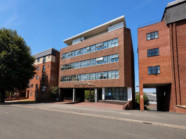 Flat for sale in Leisure Village, Kettering