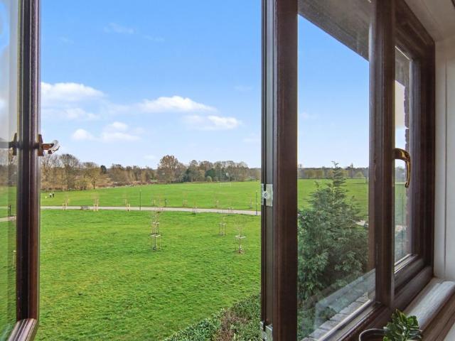 Flat for sale in Cliff Hill, Warwick
