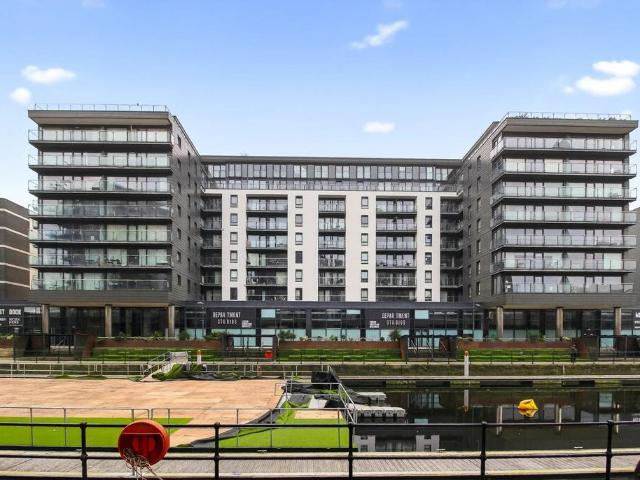 Flat for sale in Richmond Hill, West Yorkshire