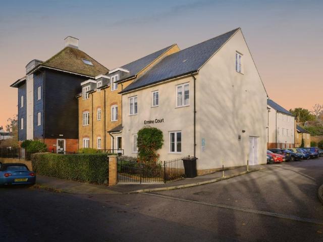 Flat for sale in Kings Hill, Colliers End