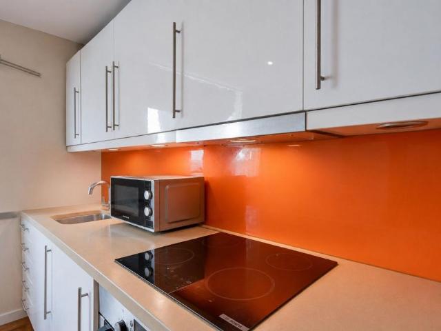 Flat for sale in Norbiton, Greater London
