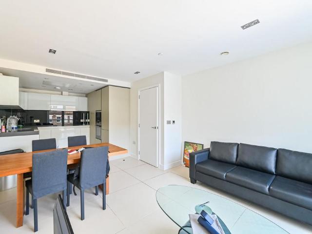 Flat for sale in Finsbury, Greater London