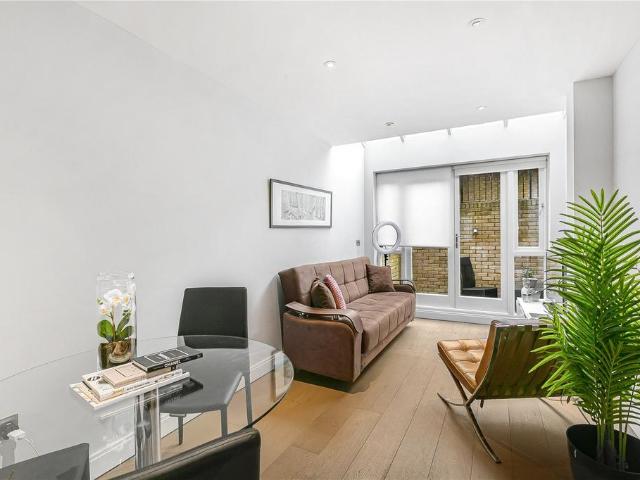Flat for sale in Brompton, Greater London