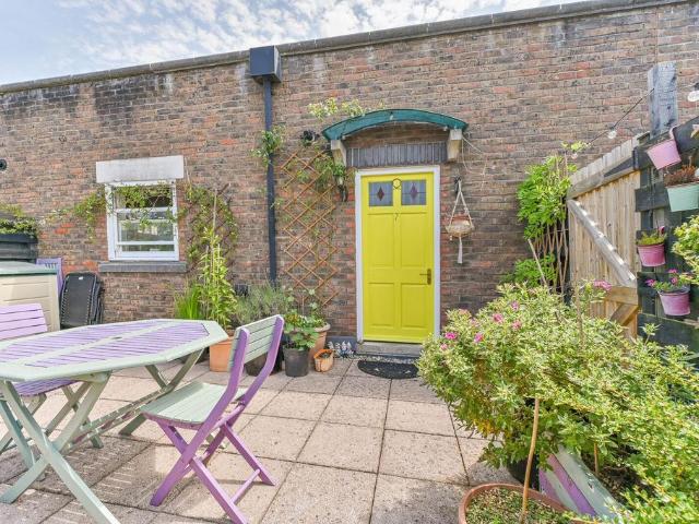 Flat for sale in London Borough of Croydon, Purley