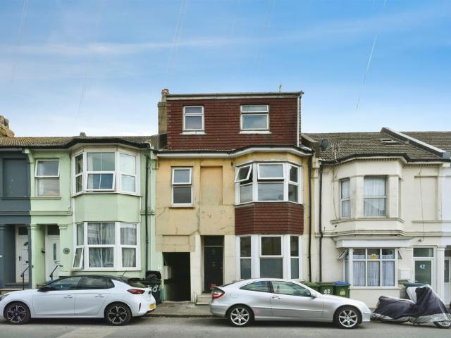 Flat for sale in Mount Pleasant, Iford