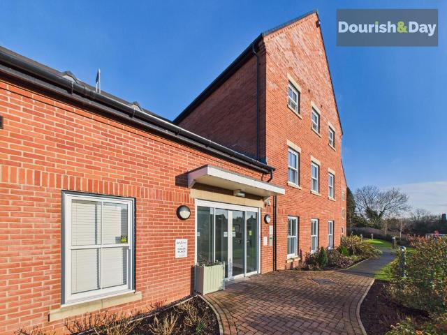 Flat for sale in Market Drayton, Shropshire