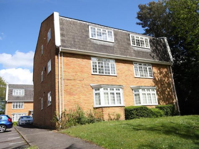 Flat for sale in Horsell, Woking