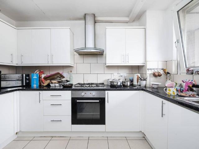 Flat for sale in Bromley-by-Bow, Poplar Grove