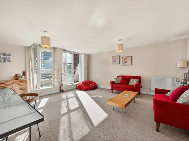 Flat for sale in Beckton, Greater London