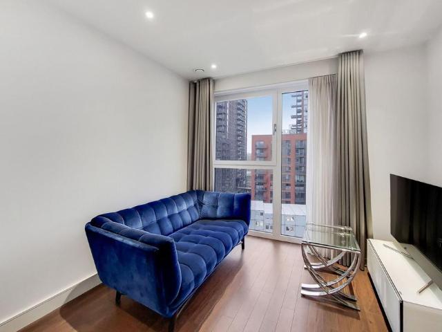 Flat for sale in Nine Elms, Greater London