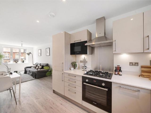 Flat for sale in London Borough of Merton, Merton Park