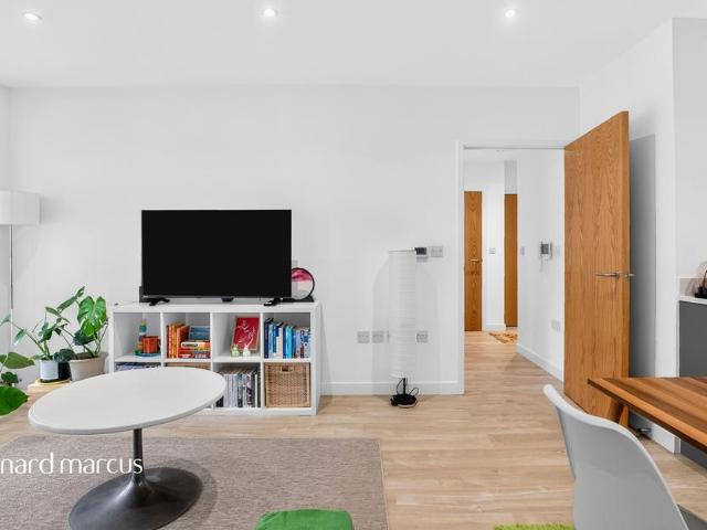 Flat for sale in Clifton Estate, Greater London