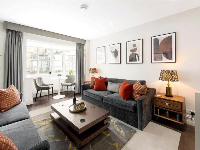 Flat for sale in Kensington, Greater London