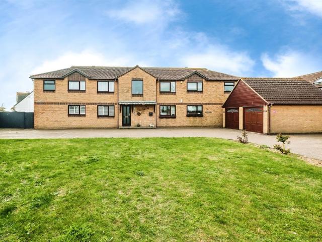 Flat for sale in Fishersgate, West Sussex