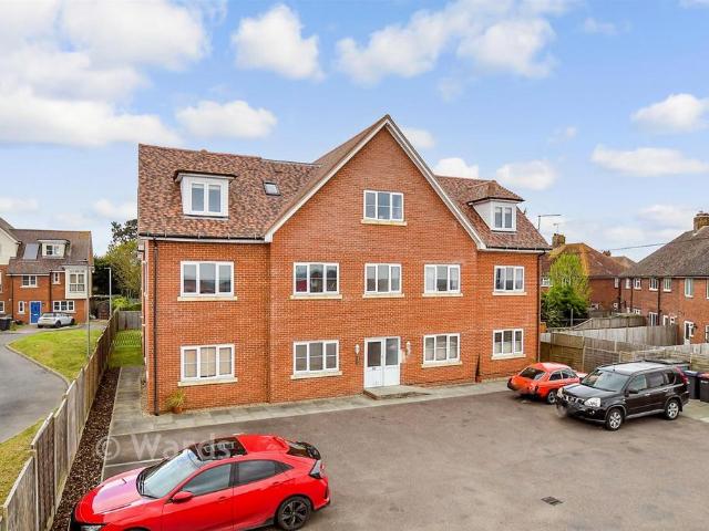 Flat for sale in The Bridge, Kent