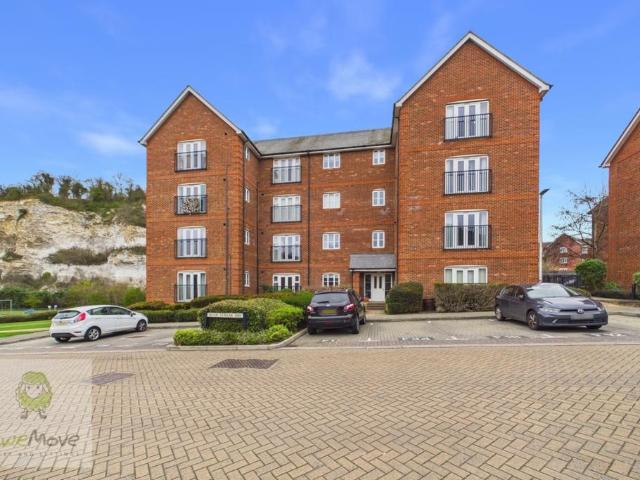 Flat for sale in Strood