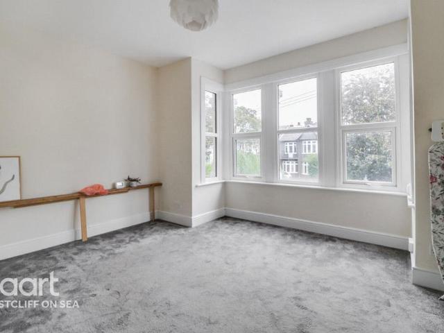 Flat for sale in Alton Barnes, Essex