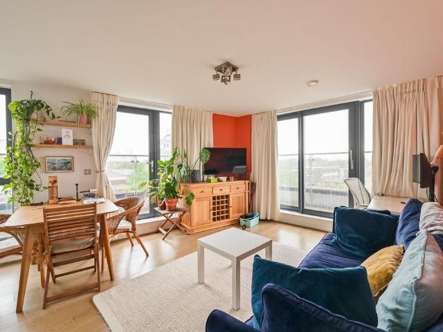 Flat for sale in Old Ford, Bow