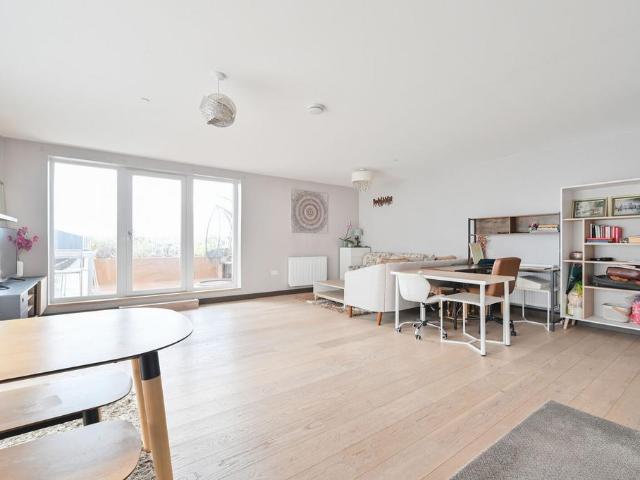 Flat for sale in North Watford