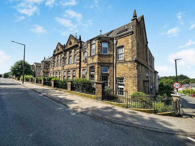 Flat for sale in Greaves, Bare