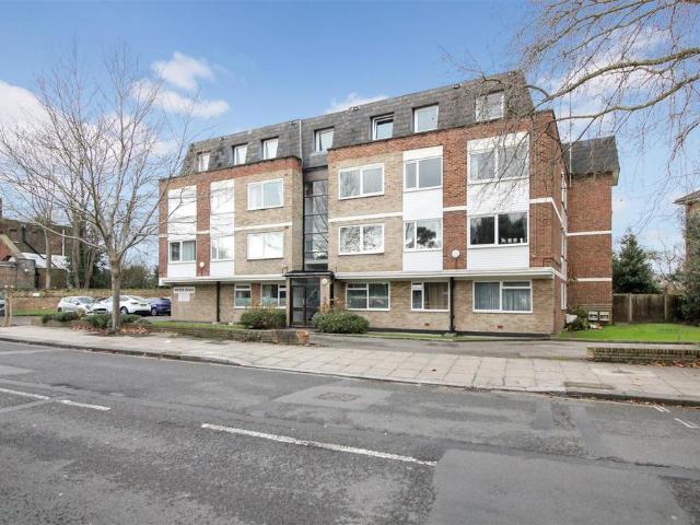 Flat for sale in St Margarets, Greater London