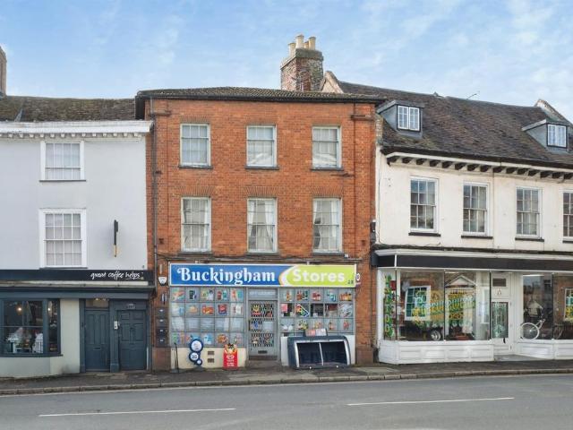 Flat for sale in Buckingham, Buckinghamshire