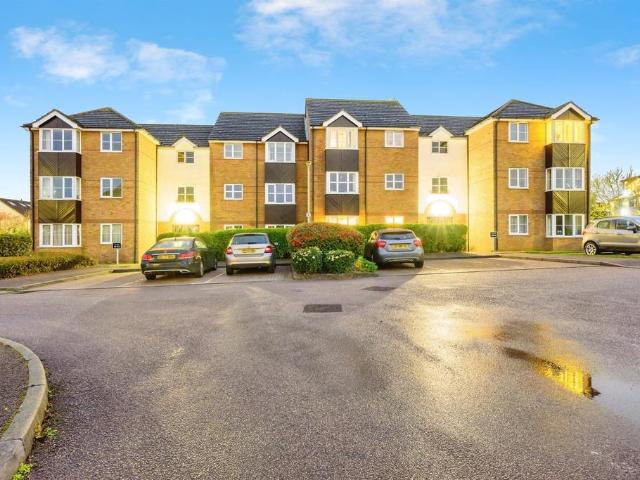 Flat for sale in Hertford, Colliers End